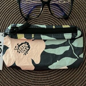 New Mini Pouch with Zipper. Floral